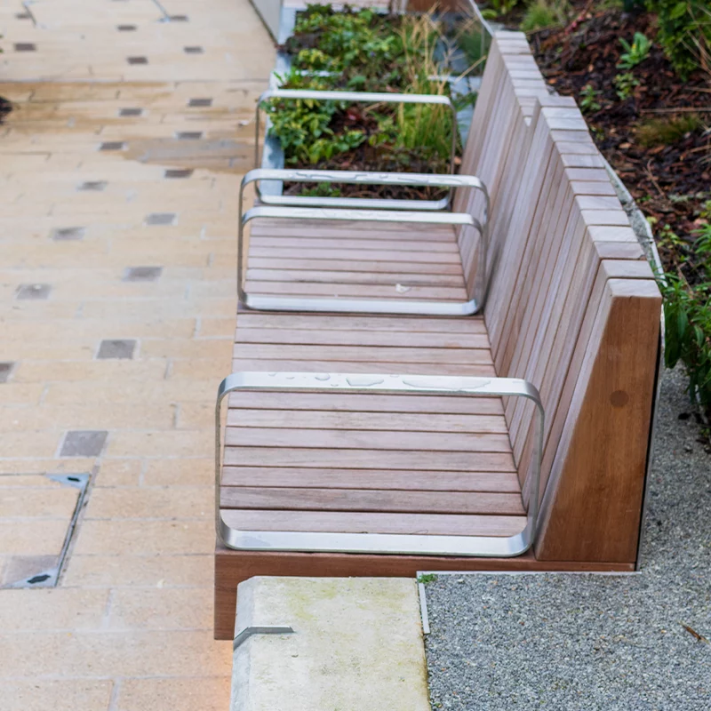 Reading Station Hill Anti-Skate Blade Seating