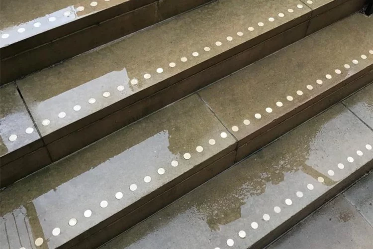 Lincolns Inn Hero Mobile